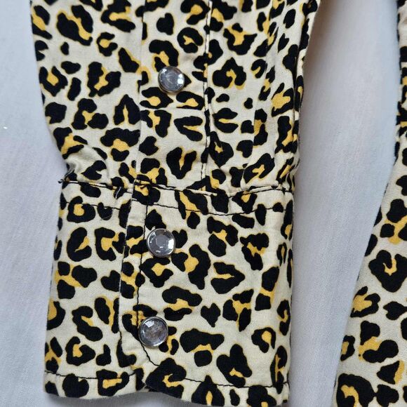 Cowgirl Hardware Women’s M Leopard Print Western Shirt Rhinestone snaps - Picture 9 of 11